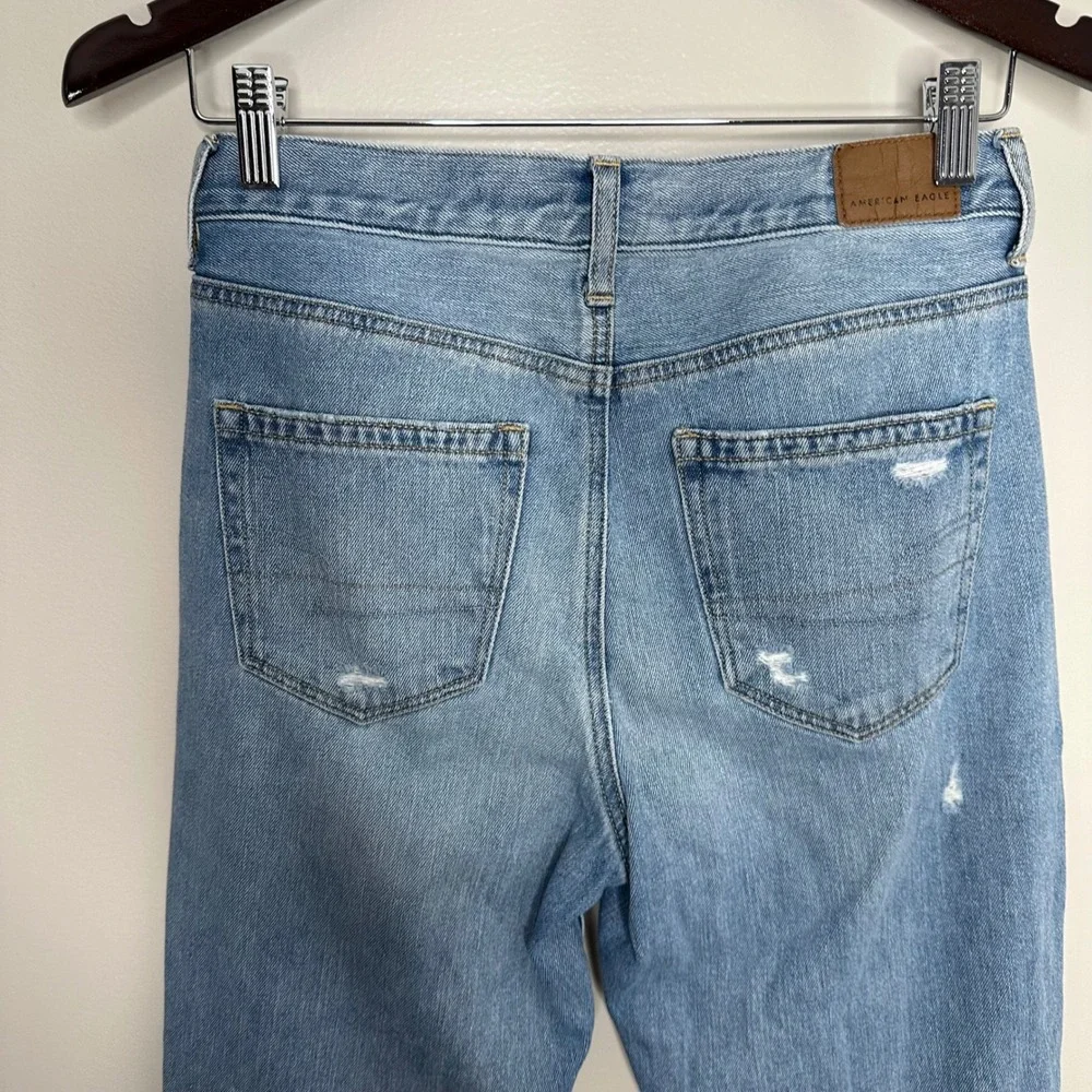 American Eagle‎ Outfitters Women's Mom Jeans Distressed Light Wash Size 4 Long